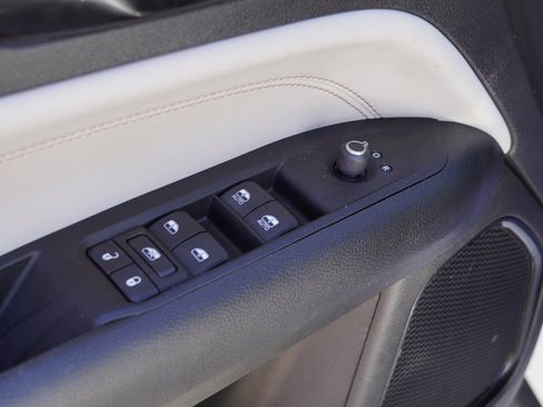 Used 2022 Jeep Compass Limited image 15