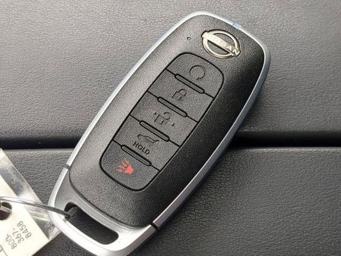 Certified 2025 Nissan Rogue Platinum image 30