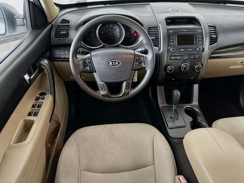 Used 2013 Kia Sorento LX w/ Convenience Pkg FWD image 10