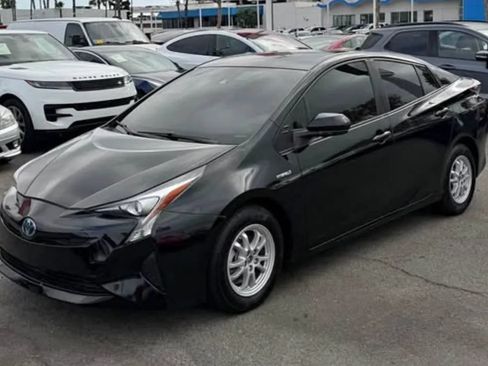Used 2018 Toyota Prius One FWD image 2