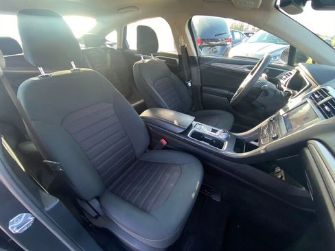 Used 2020 Ford Fusion SE image 11
