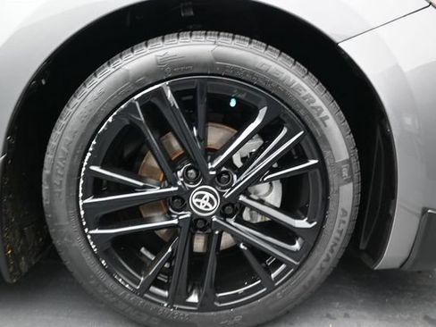 Used 2025 Toyota Camry SE w/ Convenience Package FWD image 18