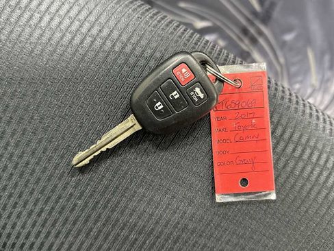 Certified 2017 Toyota Camry SE image 30