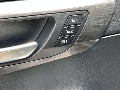 Used 2021 Toyota Highlander Limited AWD/4WD image 19