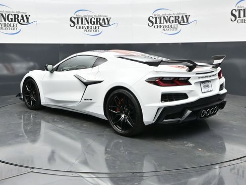 Used 2025 Chevrolet Corvette Z06 w/ Stealth Interior Trim Package RWD image 5