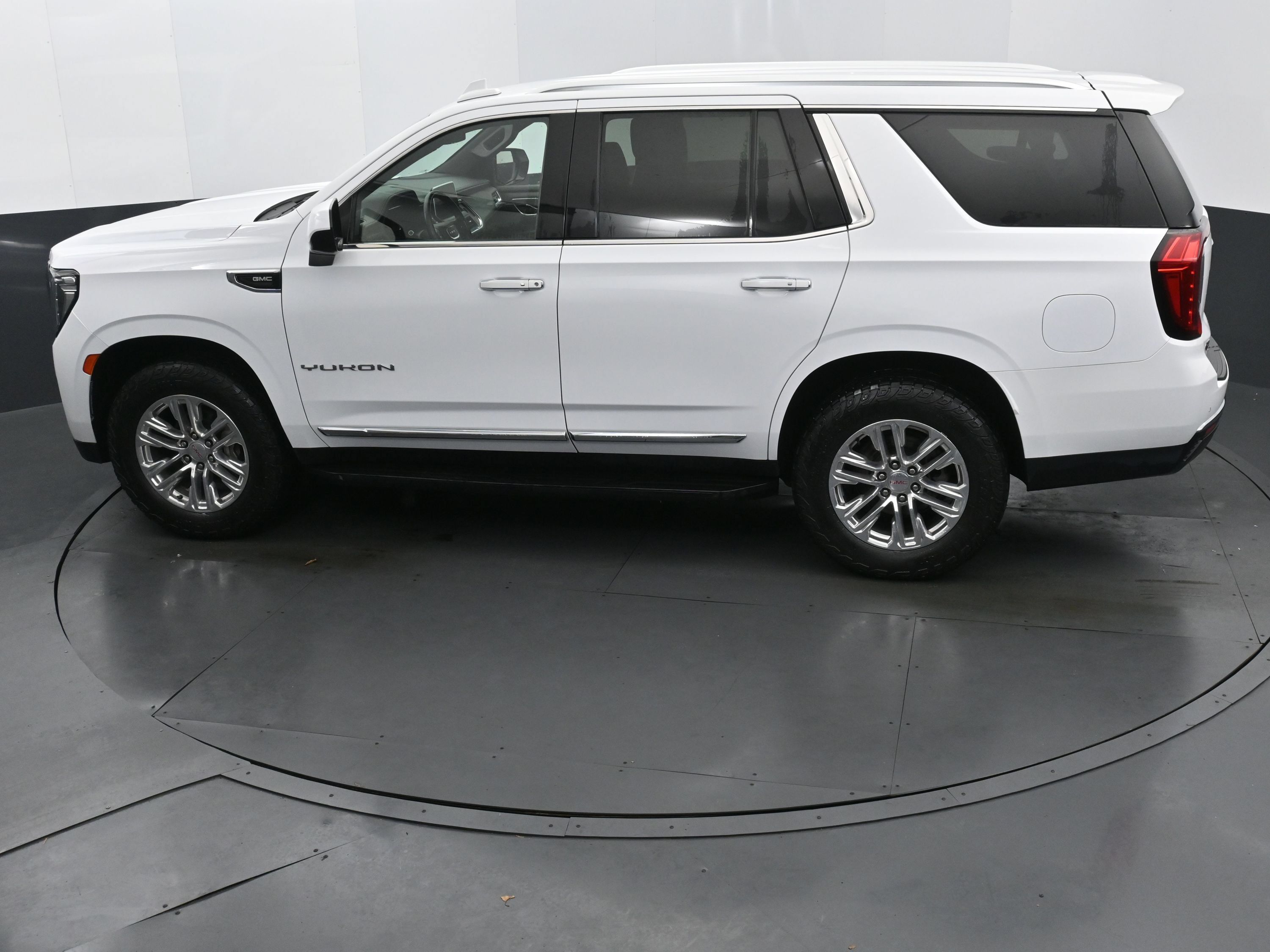 Used 2023 GMC Yukon SLT AWD/4WD image 29