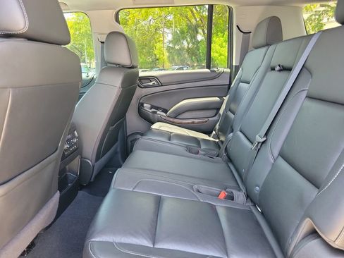 Used 2020 Chevrolet Suburban LT RWD image 15