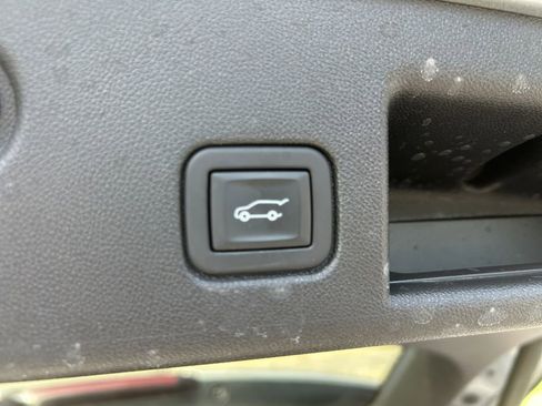 Used 2023 Chevrolet Equinox LT FWD image 19