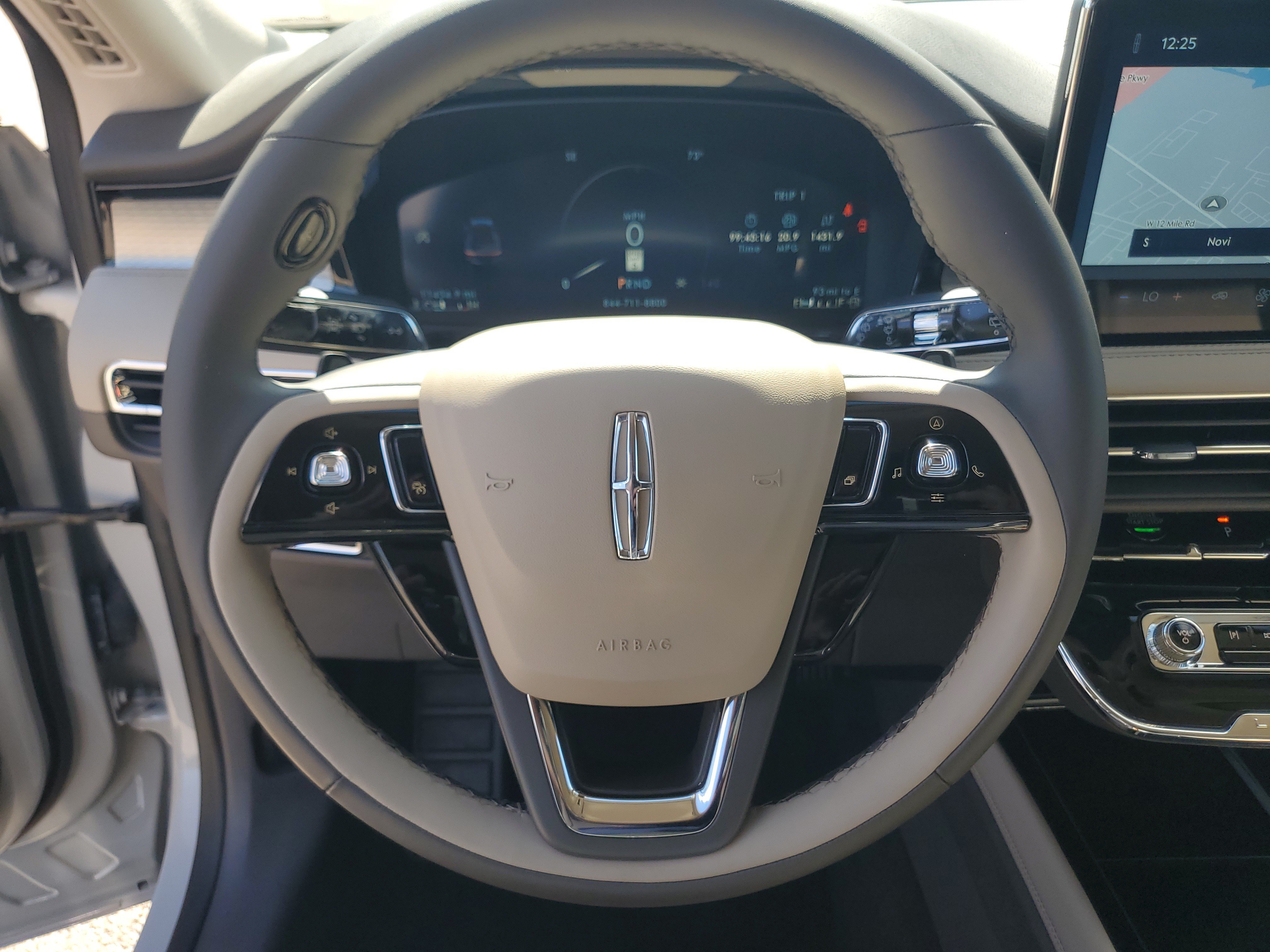 Certified 2023 Lincoln Corsair AWD image 14