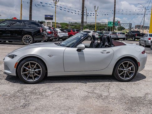 Used 2018 MAZDA MX-5 Miata Grand Touring RWD image 12