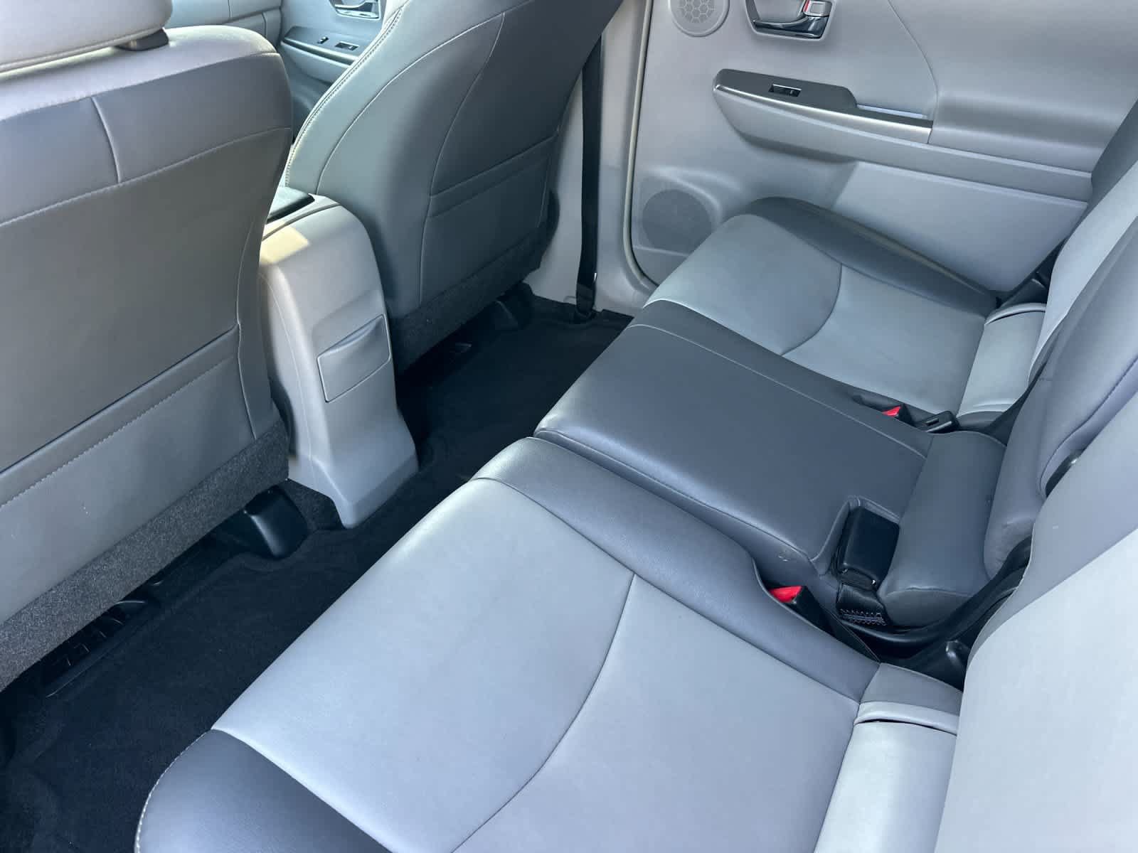 Used 2017 Toyota Prius V Five w/ Advanced Technology Package FWD image 5