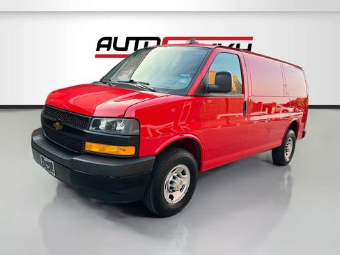 Used 2024 Chevrolet Express 2500 RWD image 3