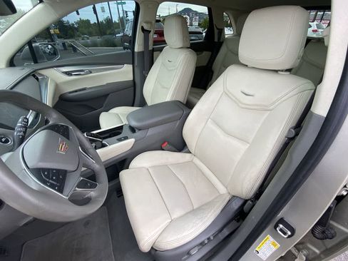 Used 2017 Cadillac XT5 Luxury FWD image 11