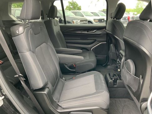 Used 2022 Jeep Grand Cherokee L Laredo w/ Luxury Tech Group I AWD/4WD image 56
