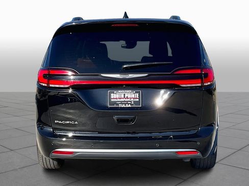 Used 2024 Chrysler Pacifica Pinnacle image 4