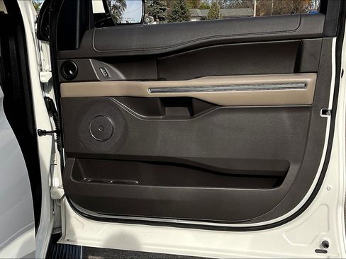 Used 2021 Ford Expedition XLT image 27