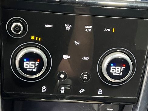 Used 2020 Land Rover Discovery Sport SE image 20