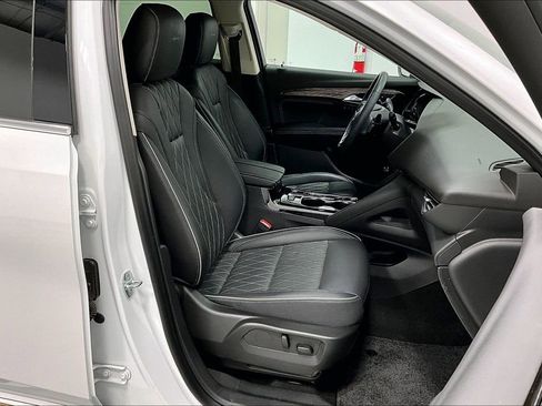 Used 2023 Buick Envision Avenir image 10