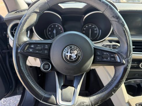 Used 2021 Alfa Romeo Stelvio Ti w/ Nero Edizione AWD/4WD image 18