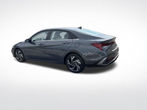 Used 2025 Hyundai Elantra SEL FWD image 14