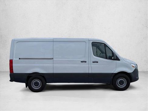 Used 2025 Mercedes-Benz Sprinter 2500 image 4