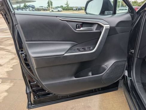 Used 2025 Toyota RAV4 XLE FWD image 22