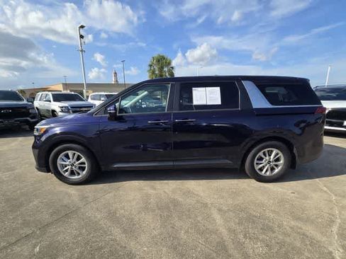 Used 2024 Kia Carnival LX FWD image 3