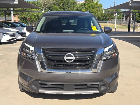 Certified 2025 Nissan Pathfinder SL w/ SL Premium Package FWD image 8