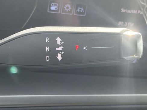 Used 2025 Chevrolet Traverse LT FWD image 33
