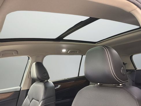 Certified 2024 Volkswagen Atlas SE AWD/4WD image 19