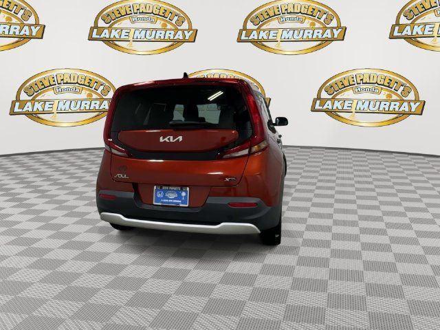 Used 2022 Kia Soul LX FWD image 2
