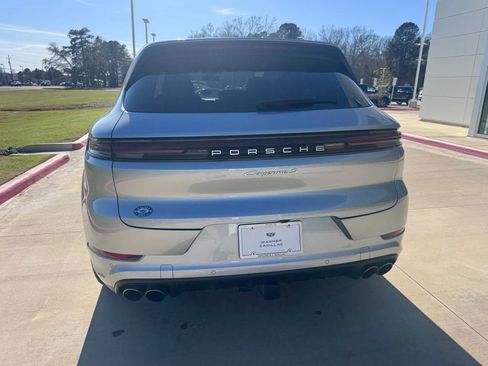 Used 2024 Porsche Cayenne S image 4