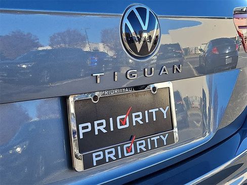 Used 2022 Volkswagen Tiguan SE w/ Panoramic Sunroof Package image 27