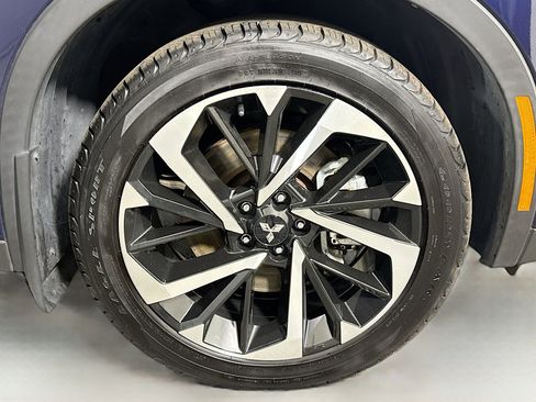 Used 2023 Mitsubishi Outlander SE image 32