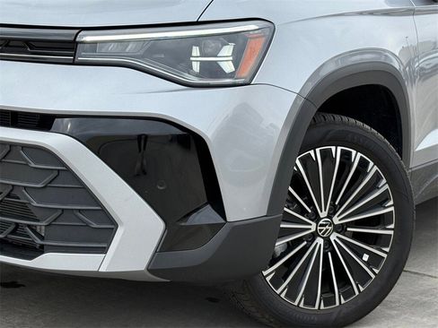 New 2025 Volkswagen Taos SE image 2
