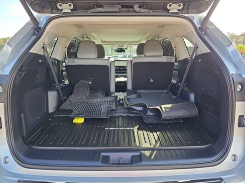 Used 2024 Toyota Highlander Platinum image 16