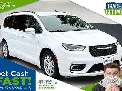 Used 2022 Chrysler Pacifica Touring-L