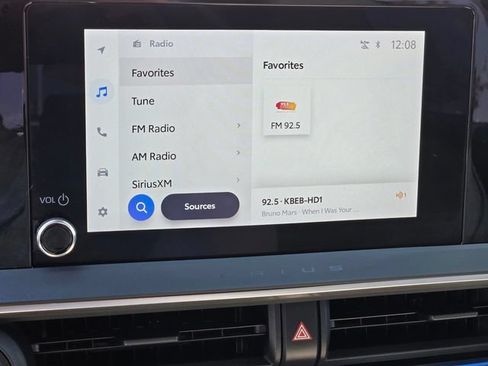 Used 2023 Toyota Prius XLE FWD image 17