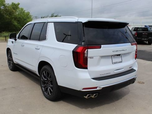 New 2026 GMC Yukon Denali w/ Denali Reserve Package AWD/4WD image 3