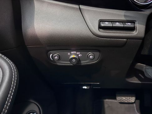 Used 2020 Buick Encore GX Essence w/ Advanced Technology Package image 19