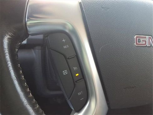 Used 2015 GMC Acadia SLE image 13