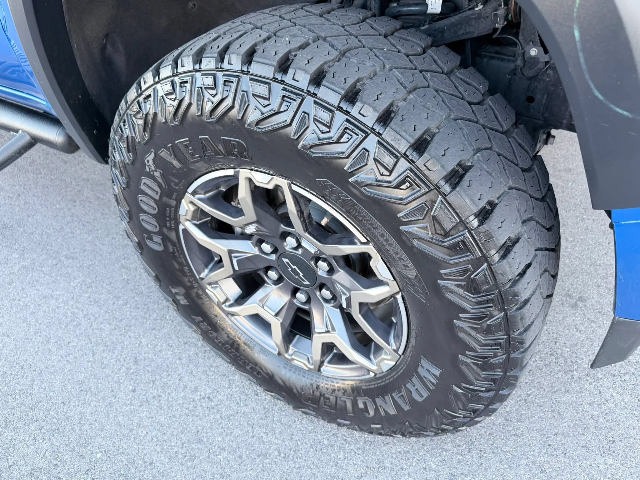 Used 2024 Chevrolet Colorado ZR2 w/ Technology Package AWD/4WD image 19