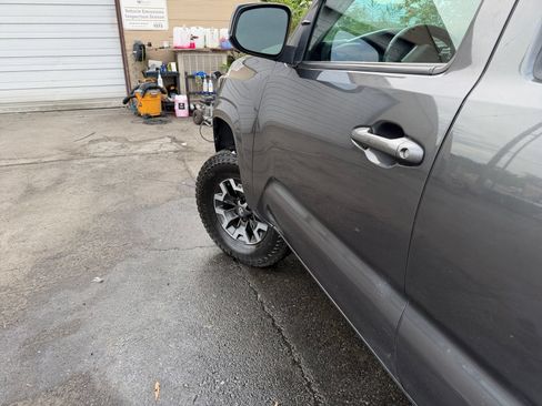 Used 2022 Toyota Tacoma SR AWD/4WD image 30
