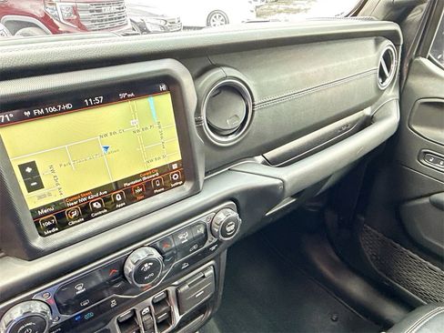 Used 2022 Jeep Wrangler Unlimited Sahara image 24