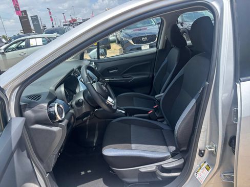 Used 2025 Nissan Versa SV FWD image 24