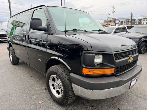 Used 2017 Chevrolet Express 2500 image 14