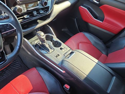 Used 2022 Toyota Highlander XSE image 25