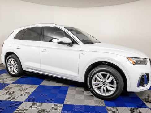 Used 2023 Audi Q5 2.0T Premium w/ Convenience Package AWD/4WD image 3