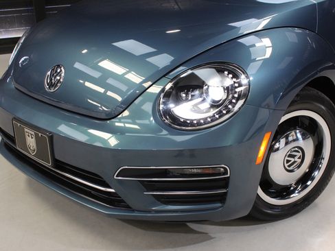 Used 2018 Volkswagen Beetle 2.0T S image 6