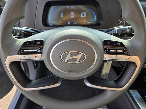 Used 2024 Hyundai Elantra SE image 16